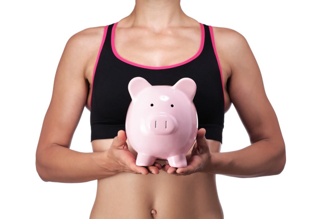 image of a personal trainer holding a piggy bank 