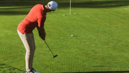 male golfer how to read golf greens
