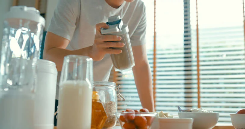 Pros and cons of protein powder: increase your intake safely